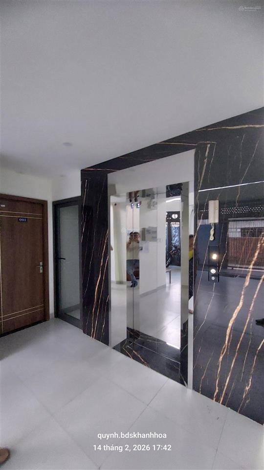Bán tòa nhà căn hộ mới, gần biển đang có dòng tiền 50 tr/ tháng. dt 120 m2 ngang 8.6m, xây 5 tầng.