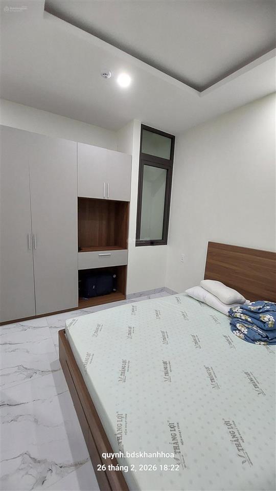 Bán tòa nhà căn hộ mới, gần biển đang có dòng tiền 50 tr/ tháng. dt 120 m2 ngang 8.6m, xây 5 tầng.