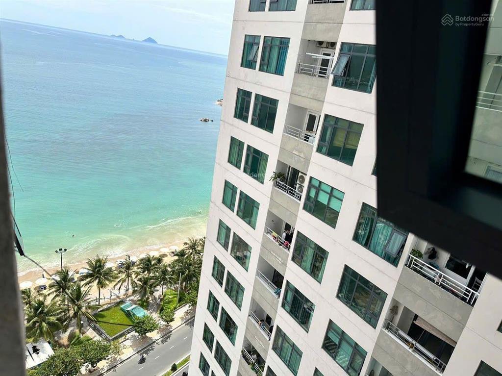 Bán gấp chỉ 2.6 tỷ sở hữu ngay căn hộ biển 59 m² full nội thất. căn số 04 tòa 1a view xéo biển đẹp
