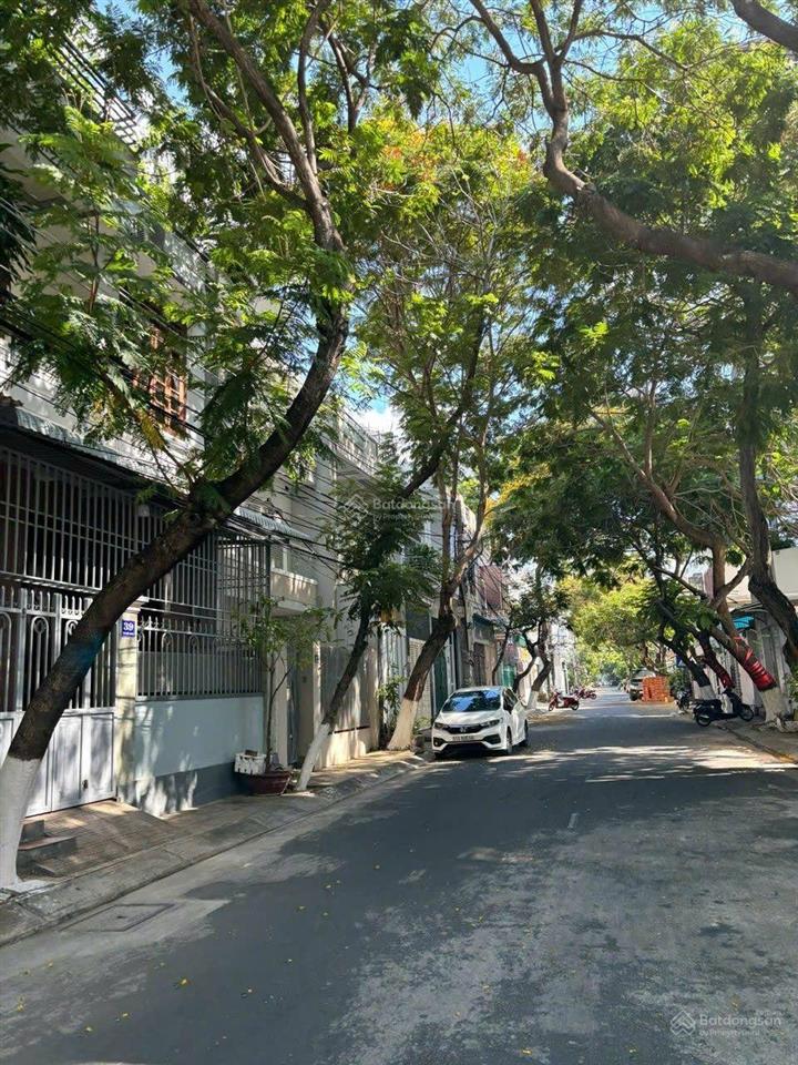Nhà 3 tầng hướng đông, ngang 6.9 m đường phó đức chính, bắc nha trang. dt 91 m2, giá 11.5 tỷ
