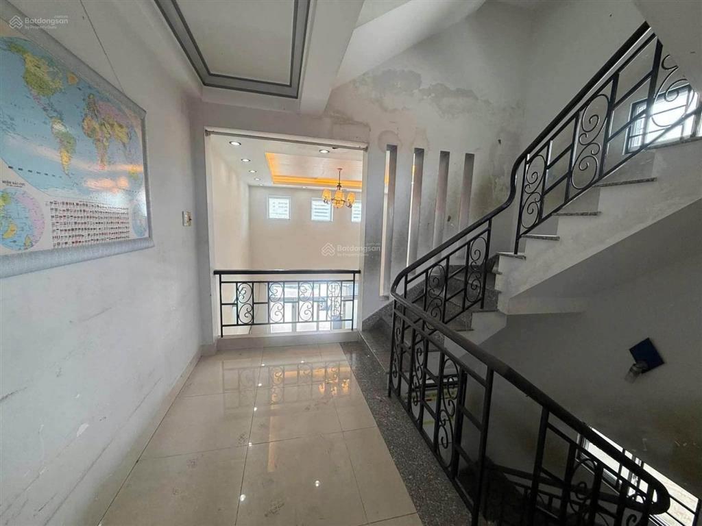 Bán nhà 3 tầng đường tôn thất tùng, bắc nha trang. dt 142 m2 ngang 9.6m giá 21 tỷ