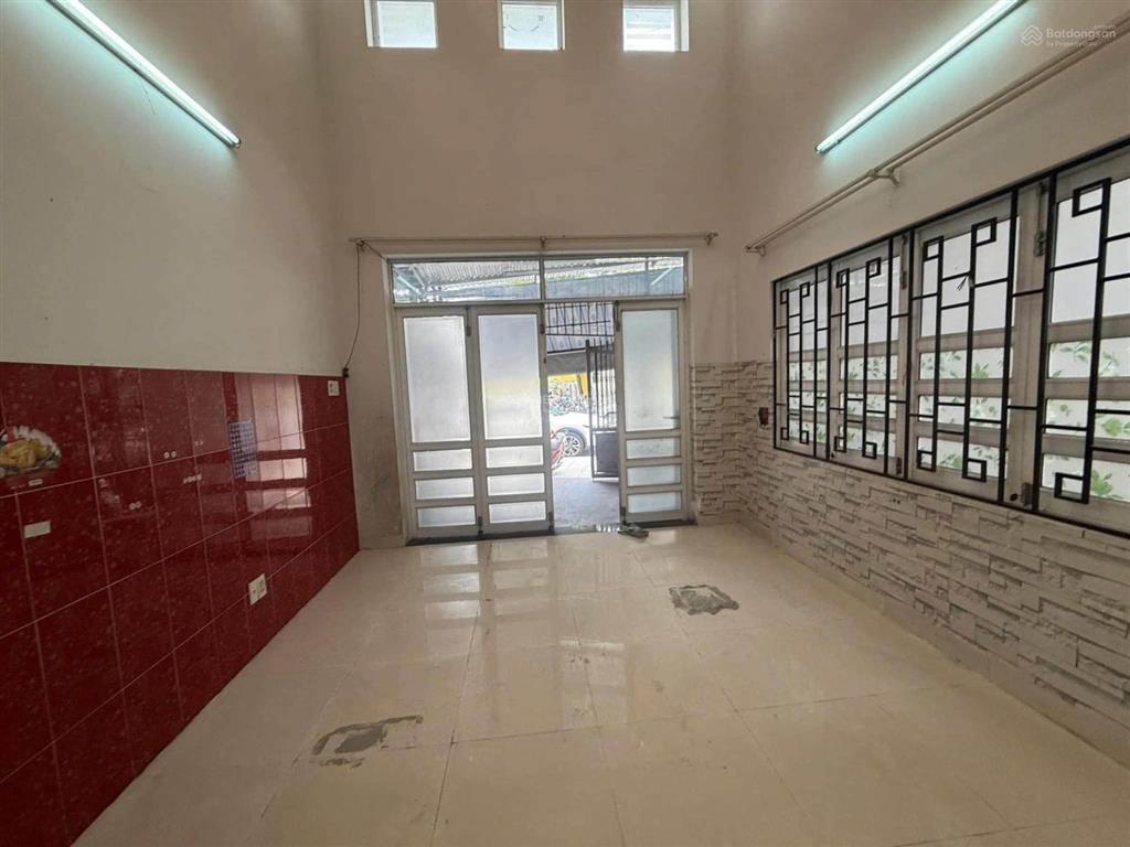 Bán nhà 3 tầng đường tôn thất tùng, bắc nha trang. dt 142 m2 ngang 9.6m giá 21 tỷ