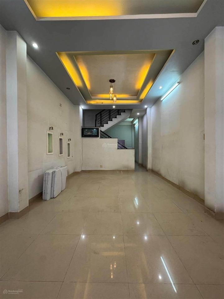 Bán nhà 3 tầng đường tôn thất tùng, bắc nha trang. dt 142 m2 ngang 9.6m giá 21 tỷ