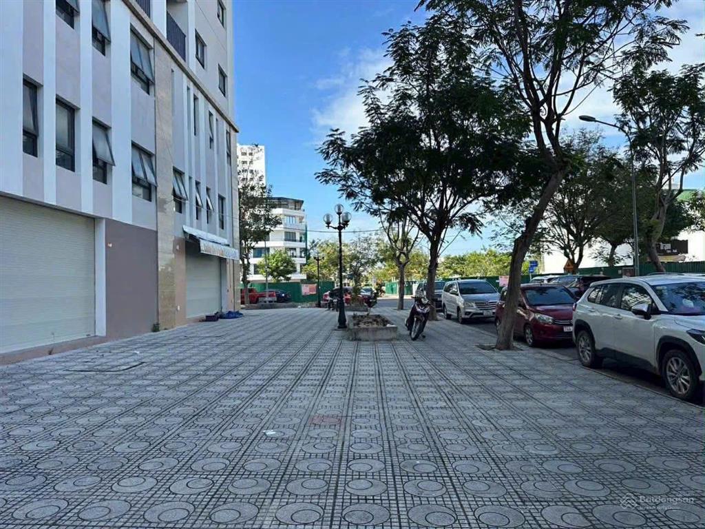 Với chỉ 9tr/ tháng thuê ngay shophouse ssh08, diện tích đẹp, mới tinh, giá tốt