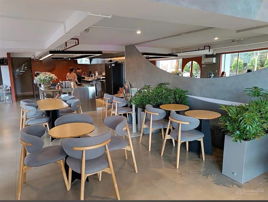 Cho thuê căn shophouse căn góc 2 mặt tiền cực đẹp ngay tố hữu vcn phước hải