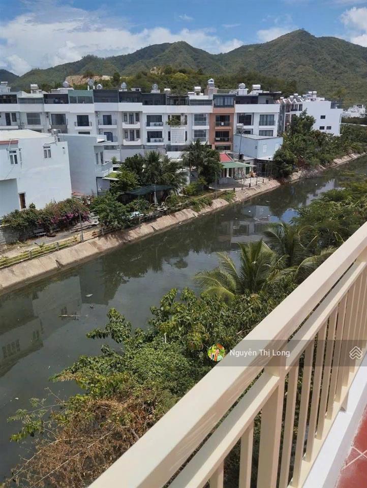 Bán nhà 2,5 tầng đường phạm văn đồng vĩnh hòa