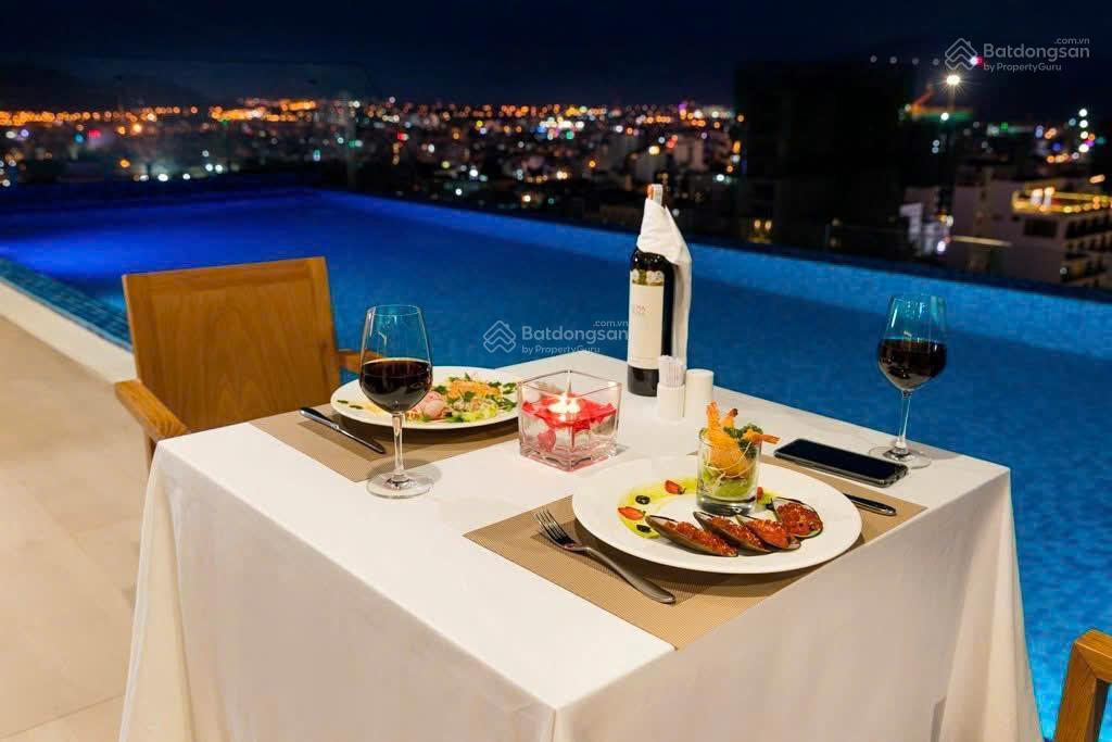 Bán khách sạn 4* tại khu phố tây nha trang = giá bán 450 tỷ