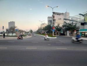 Nhà 4 tầng mặt tiền bờ kè  cù huân view sông nha trang đường cù huân giá 18 tỷ