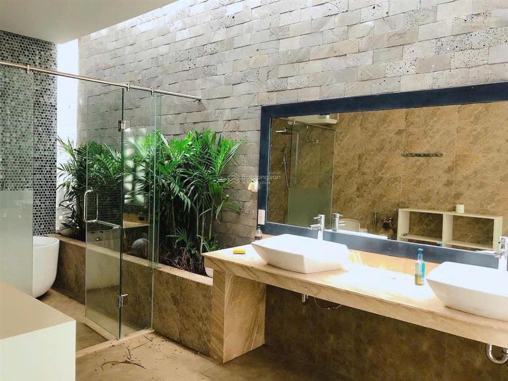 Bán nhà thiết kế đẹp lý thường kiệt, trung tâm chợ đầm. cách biển 5p đi bộ 111m2 giá 21 tỷ