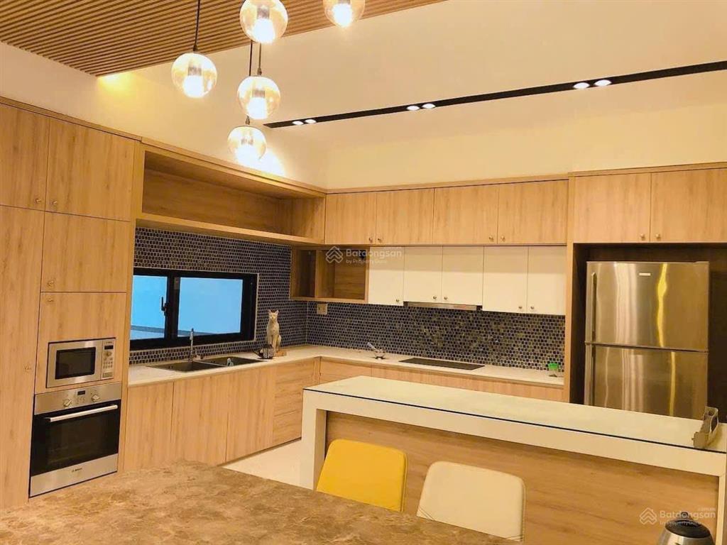 Bán nhà thiết kế đẹp lý thường kiệt, trung tâm chợ đầm. cách biển 5p đi bộ 111m2 giá 21 tỷ