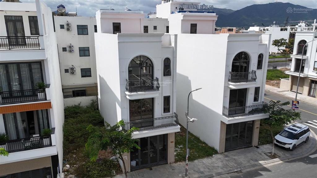 Bán nhà góc 2 mặt tiền đường a3 và b8 kđt vcn phước long 2, nhà đã hoàn công chuẩn bị ra sổ