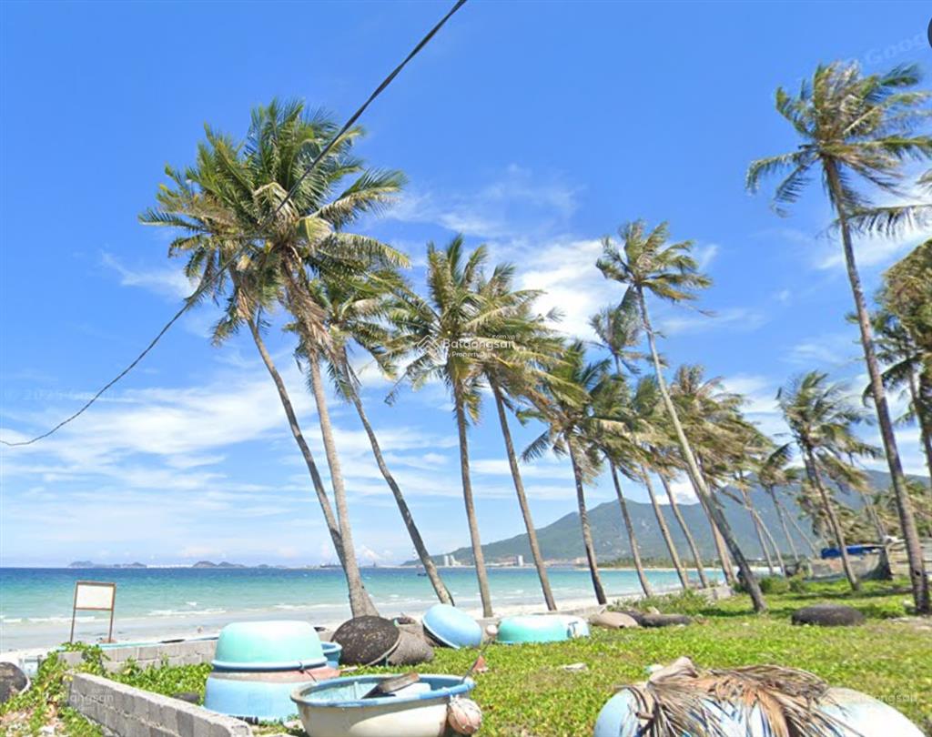 Bán lô góc mặt biển dốc lết, đường 16m và 6m, hướng đông và bắc, 3190m2, có 1500m2 thổ cư