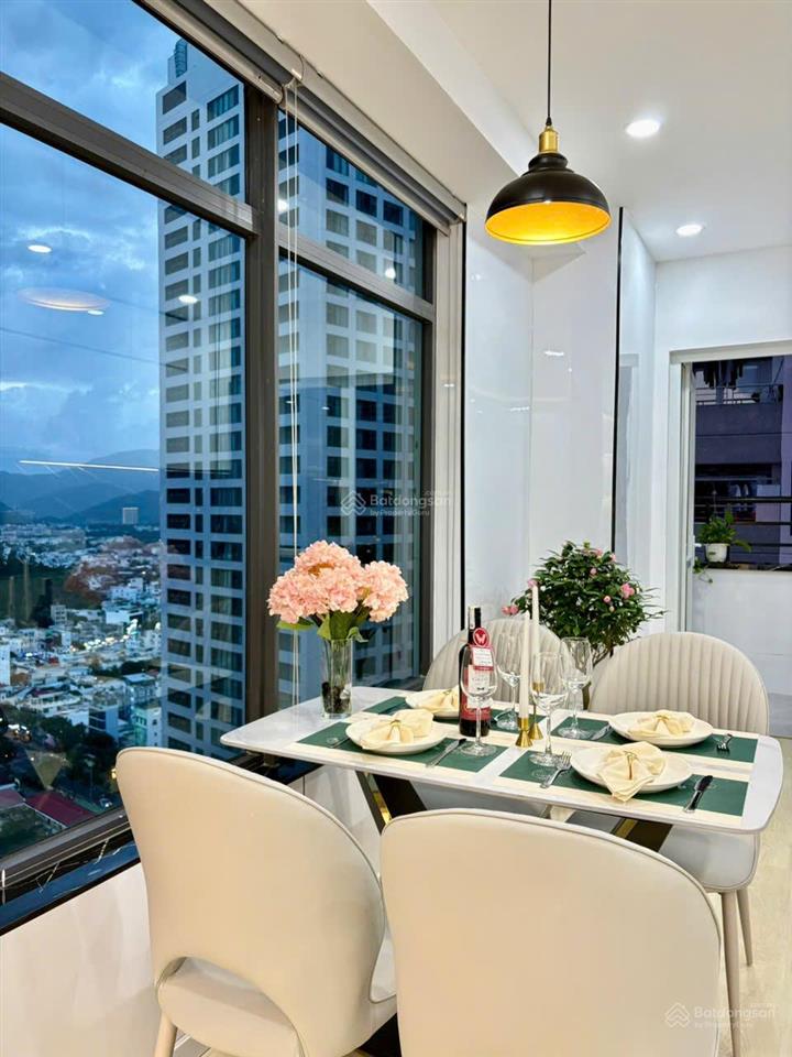 Bán gấp căn hộ view góc biển mường thanh viễn triều nha trang ban công thoáng mát, view xéo biển