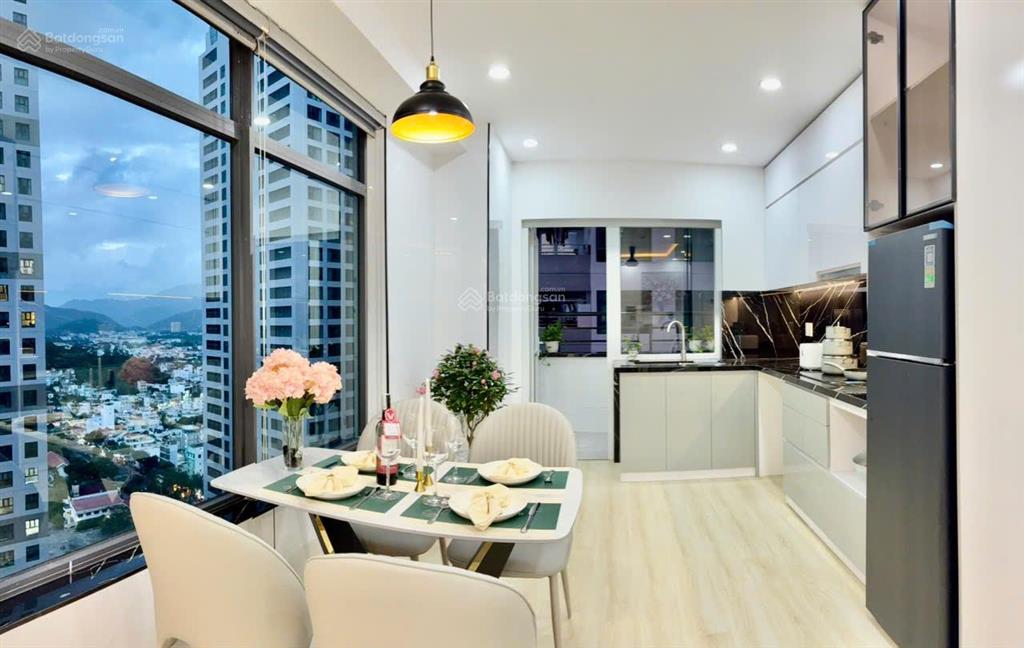 Bán gấp căn hộ view góc biển mường thanh viễn triều nha trang ban công thoáng mát, view xéo biển