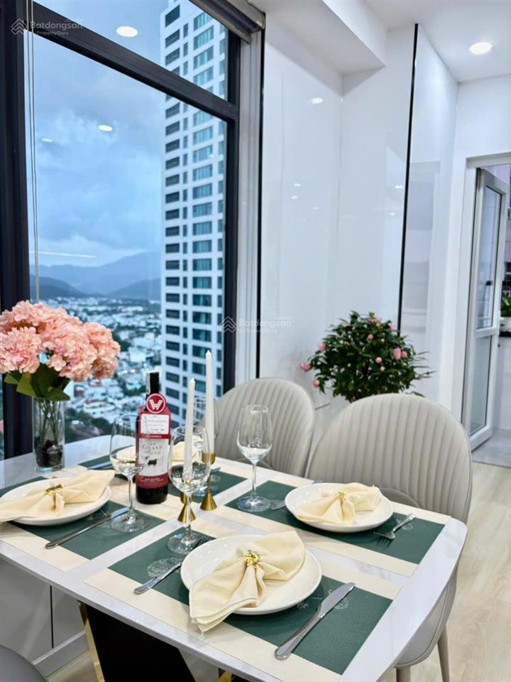 Bán gấp căn hộ view góc biển mường thanh viễn triều nha trang ban công thoáng mát, view xéo biển