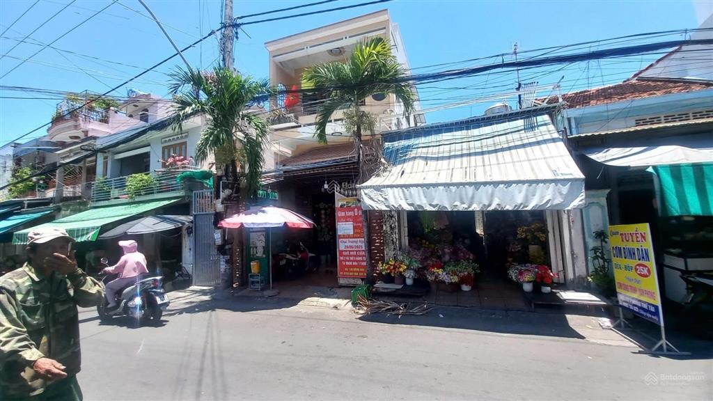 Bán nhà 2 tầng mặt tiền đồng nai đối diện chợ, thích hợp cho thuê, kinh doanh
