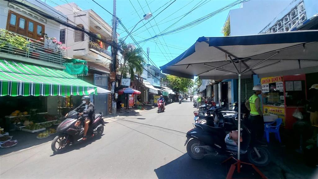 Bán nhà 2 tầng mặt tiền đồng nai đối diện chợ, thích hợp cho thuê, kinh doanh