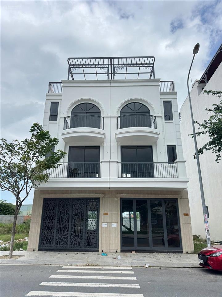 Nhà vcn phước long 2  giá 9,8 tỷ giảm còn 8,1 tỷ. chương trình ưu đãi lớn từ cđt vcn