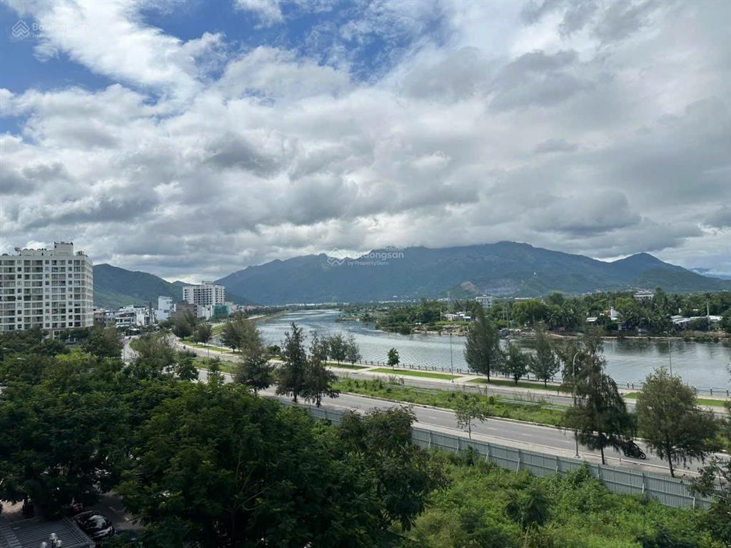 Bán căn hộ 3pn view sông có sổ, sẵn nội thất tại phước hải nha trang, giá tốt!