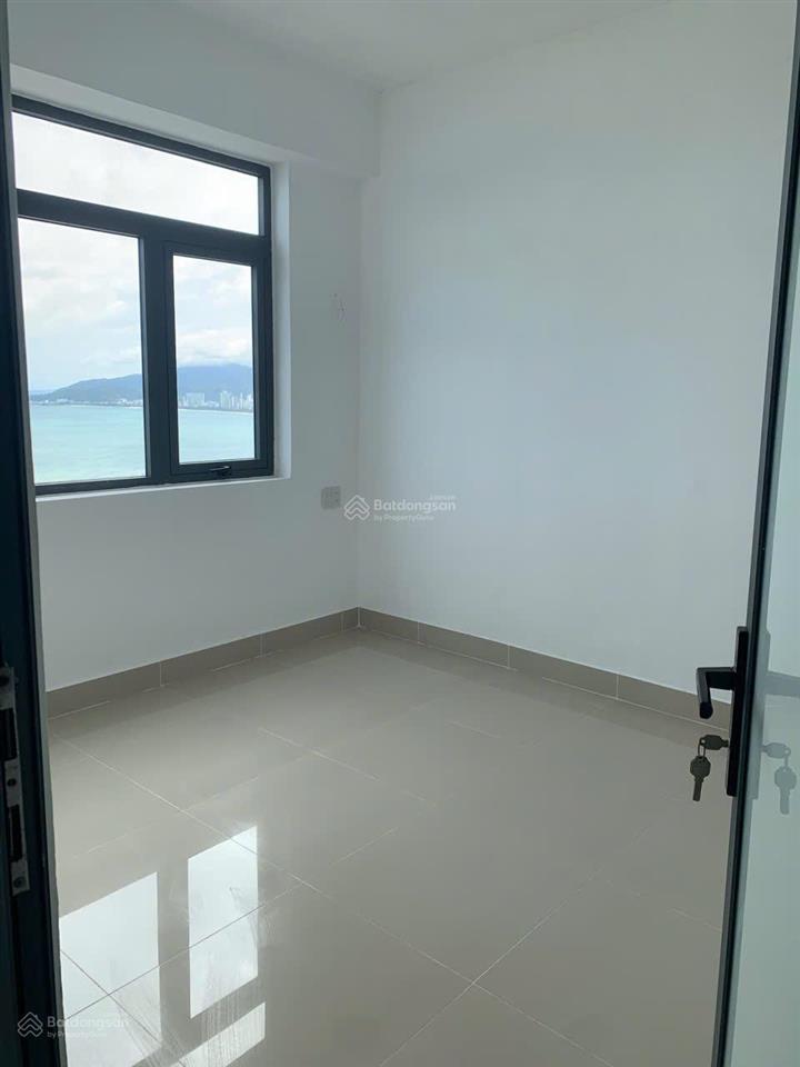 Bán căn góc 14 trực diện biển, tòa nhà napoleon, gần bãi tắm hòn chồng