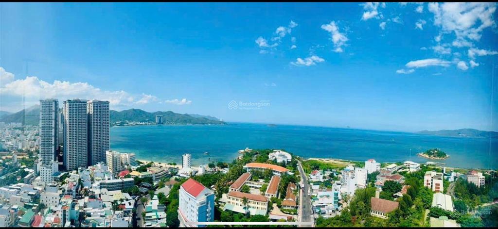Bán căn góc 14 trực diện biển, tòa nhà napoleon, gần bãi tắm hòn chồng