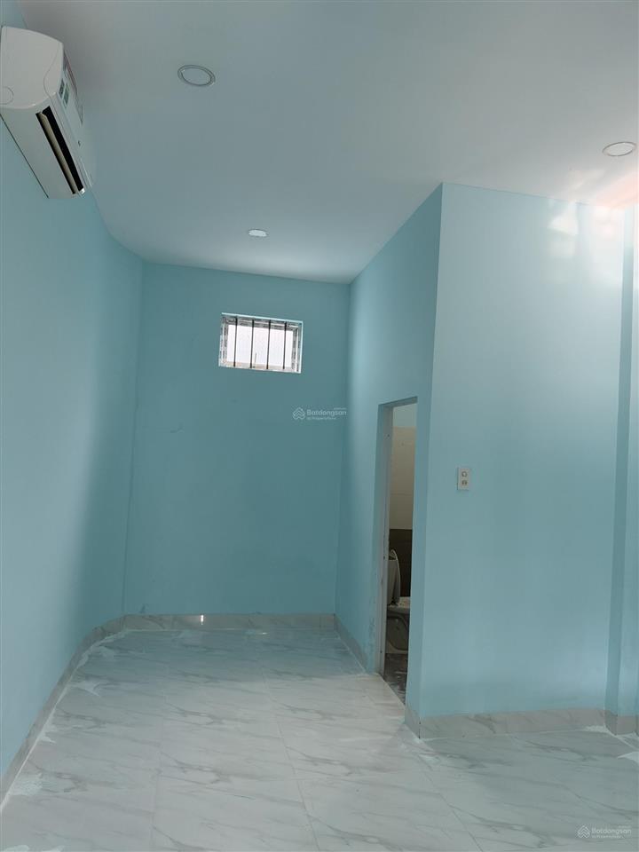 Cho thuê nhà nguyên căn gần 23/10, nhà rộng, có sân đậu ô tô.