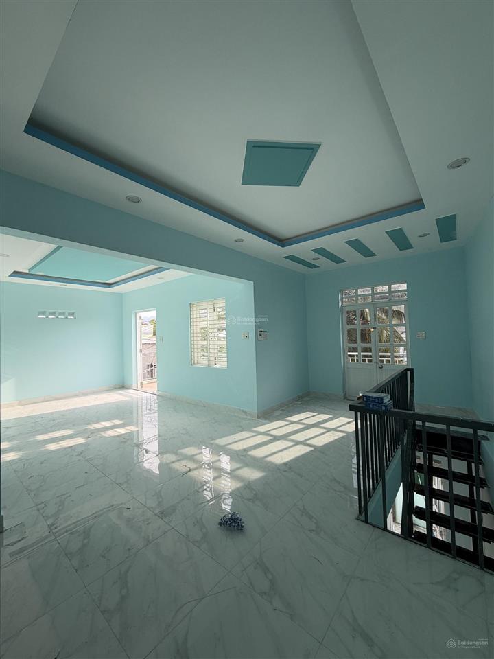 Cho thuê nhà nguyên căn gần 23/10, nhà rộng, có sân đậu ô tô.