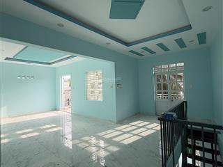 Cho thuê nhà nguyên căn gần 23/10, nhà rộng, có sân đậu ô tô.