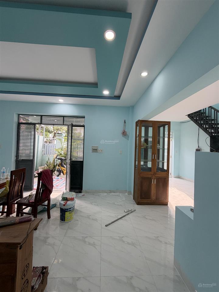 Cho thuê nhà nguyên căn gần 23/10, nhà rộng, có sân đậu ô tô.