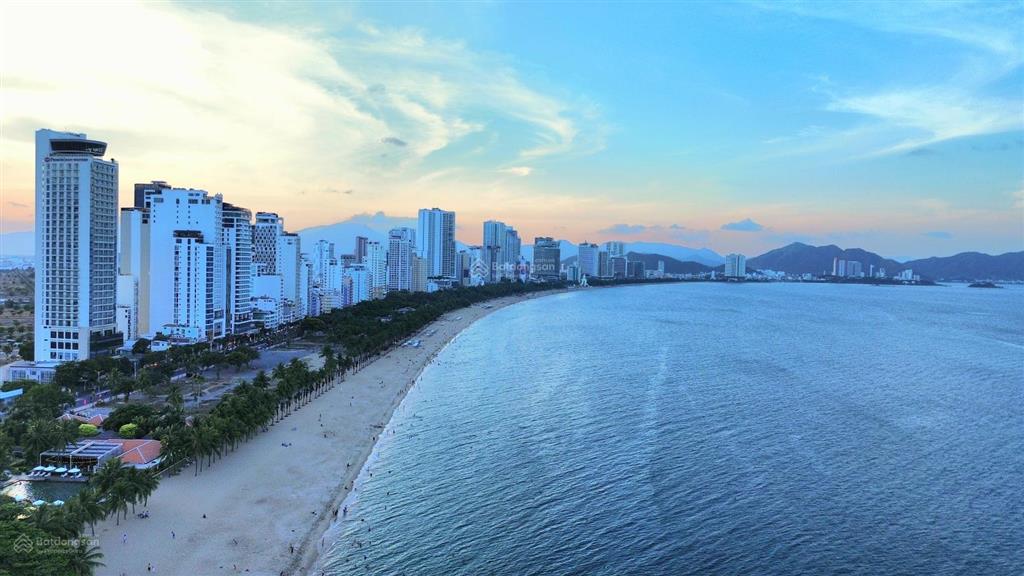 Bán khách sạn mới đang cho thuê lâu dài tại hẻm rộng 8 mét đường dã tượng, view biển, 42 phòng