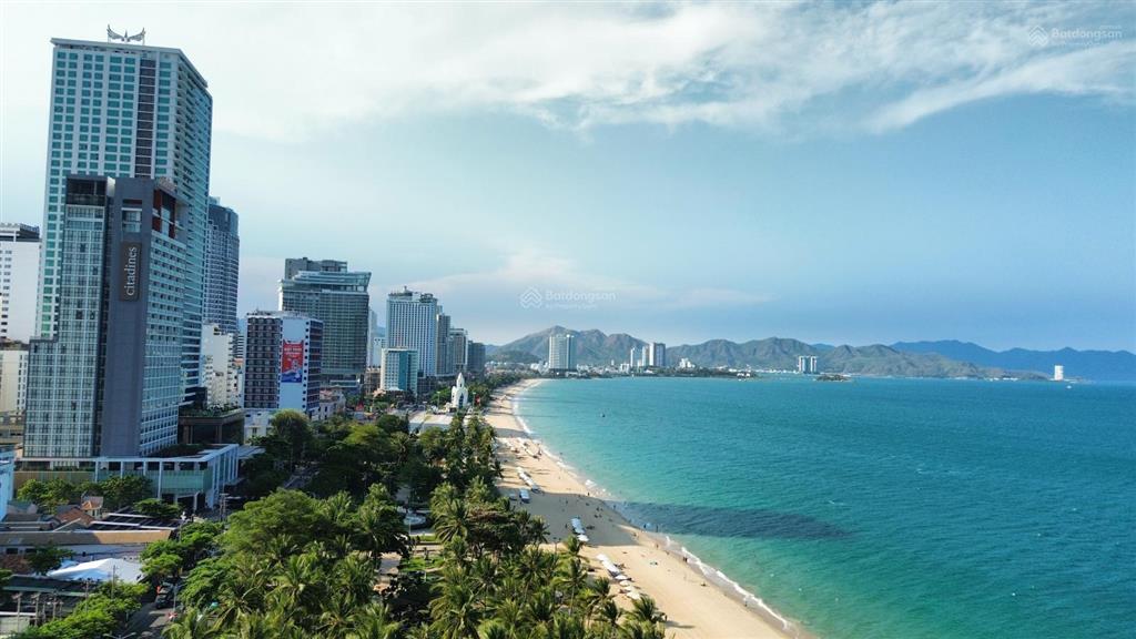 Chính chủ cần bán căn biệt thự ocean front anh nguyễn, đầy đủ nội thất, 420m2, 3 tầng, 4 phòng ngủ