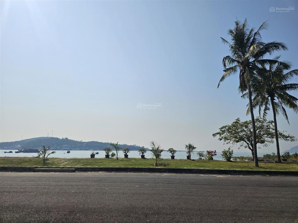 Bán biệt thự vip trực diện bãi tắm kđt biển an viên, 300m2, nhà 4 tầng, full nội thất, sổ lâu dài