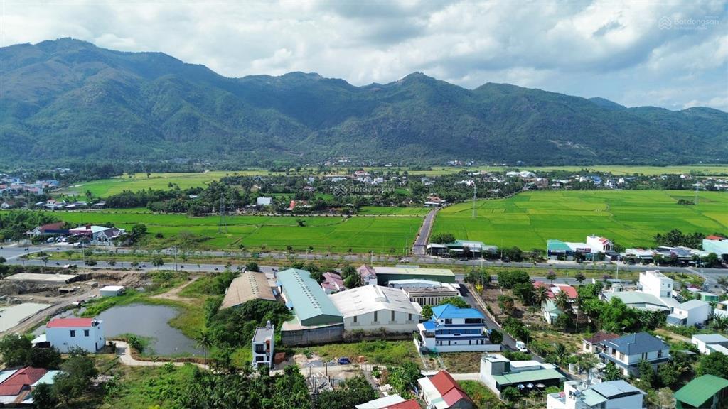 Chính chủ cần bán lô đất full thổ mặt đường võ nguyên giáp, 2584m2 ngang 30 mét, đang xưởng thuê