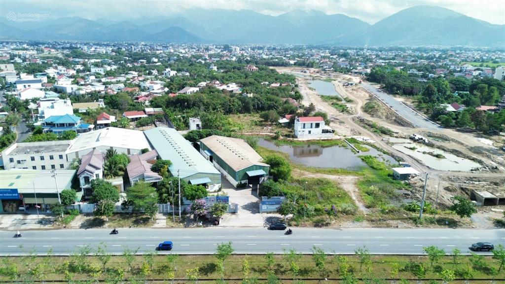 Chính chủ cần bán lô đất full thổ mặt đường võ nguyên giáp, 2584m2 ngang 30 mét, đang xưởng thuê
