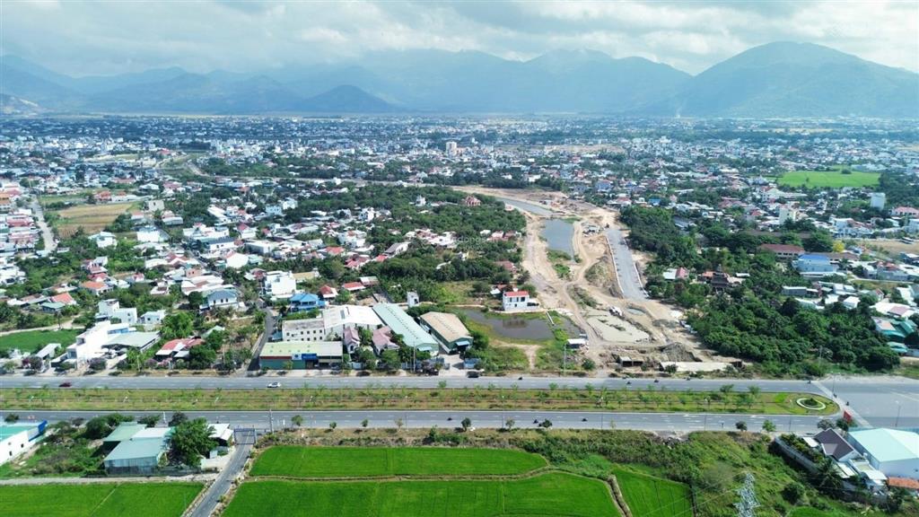 Chính chủ cần bán lô đất full thổ mặt đường võ nguyên giáp, 2584m2 ngang 30 mét, đang xưởng thuê