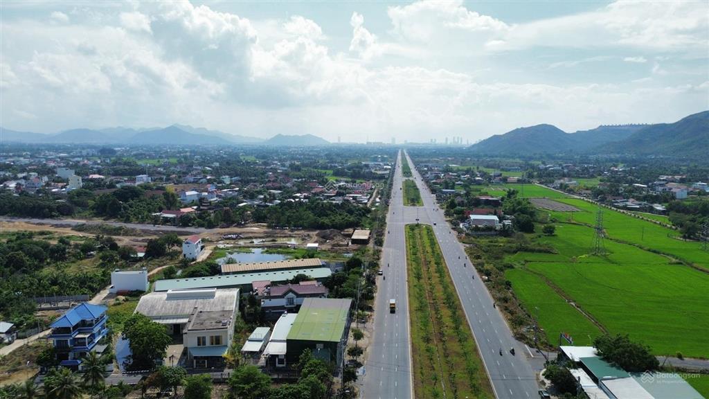 Chính chủ cần bán lô đất full thổ mặt đường võ nguyên giáp, 2584m2 ngang 30 mét, đang xưởng thuê