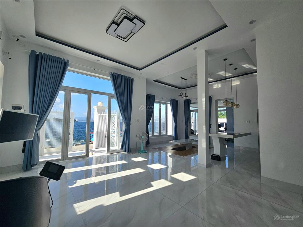 Chính chủ  bán biệt thự trực diện biển tại đảo trí nguyên nha trang, 1206m2, có sổ, 3 tầng 3pn