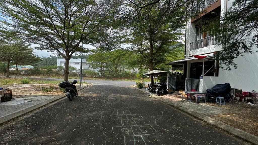 Chính chủ bán lô e18 giá 2 tỷ 80 triệu hướng đông nam