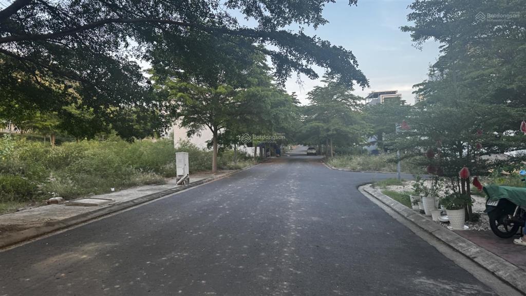 Lô 84m2 đường chính 16m, hướng đông bắc, giá 2,7 tỷ. mr song