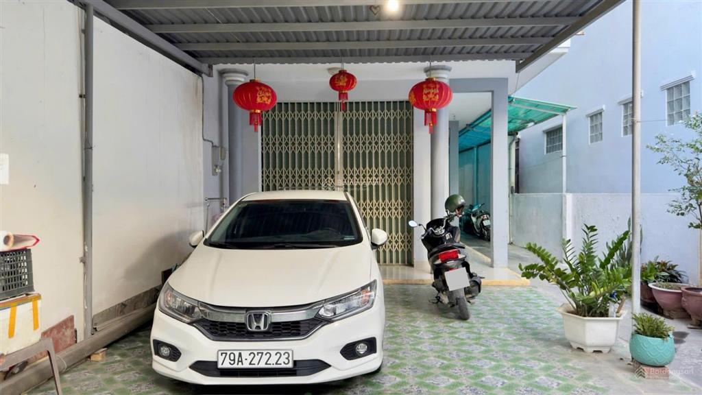 Bán nhà 2 tầng gần biển đường dương hiến quyền, bắc nha trang. dt 165m2 (ngang 6,95m) giá 110tr/m2