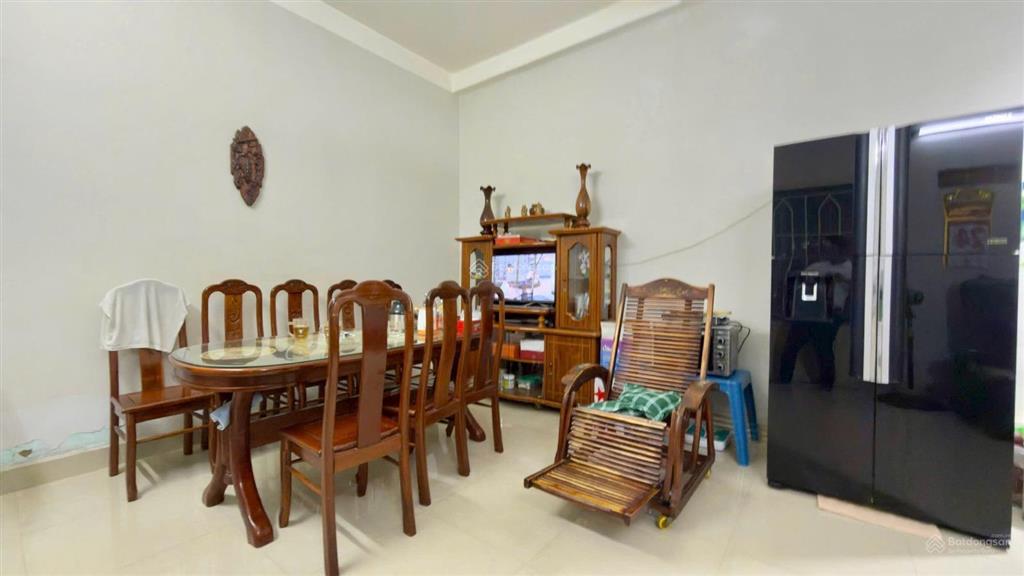 Bán nhà 2 tầng gần biển đường dương hiến quyền, bắc nha trang. dt 165m2 (ngang 6,95m) giá 110tr/m2