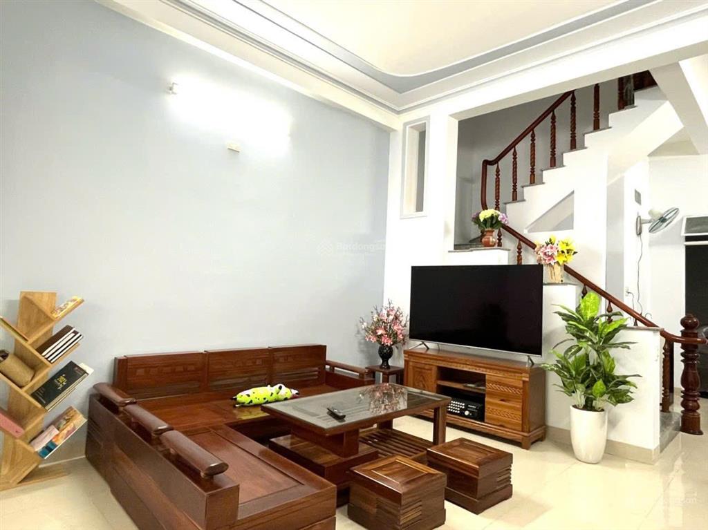 Bán nhà 2 tầng, dt 90m2, giá 4,65 tỷ. đường đặng lộ, bắc nha trang. nhà gần biển, gần chợ vĩnh hải.