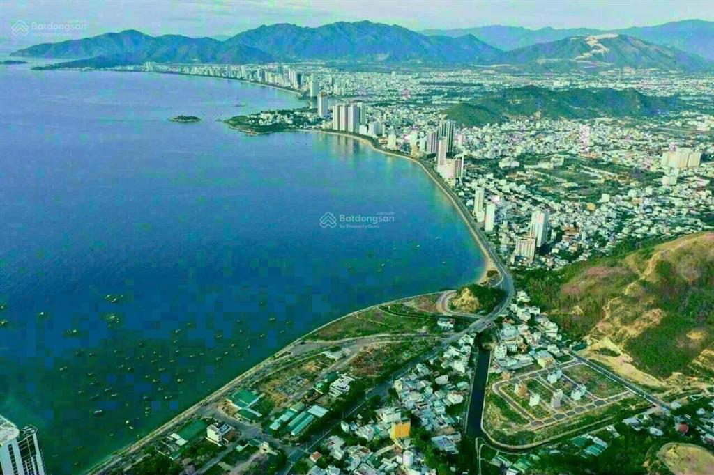 Bán đất rẻ 266m2  giá 55tr/m. đường huỳnh văn nghệ, vĩnh hoà, bắc nha trang. vị trí vip gần biển.