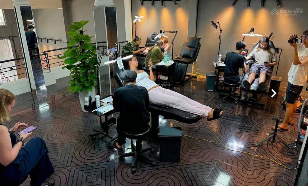 Bán nhà 3 tầng đường 2/4  bắc nha trang. dt 123,5m2  giá 17 tỷ. vị trí vip kdbb gần đh nha trang