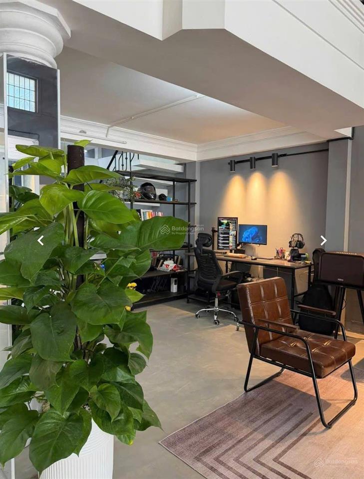 Bán nhà 3 tầng đường 2/4  bắc nha trang. dt 123,5m2  giá 17 tỷ. vị trí vip kdbb gần đh nha trang