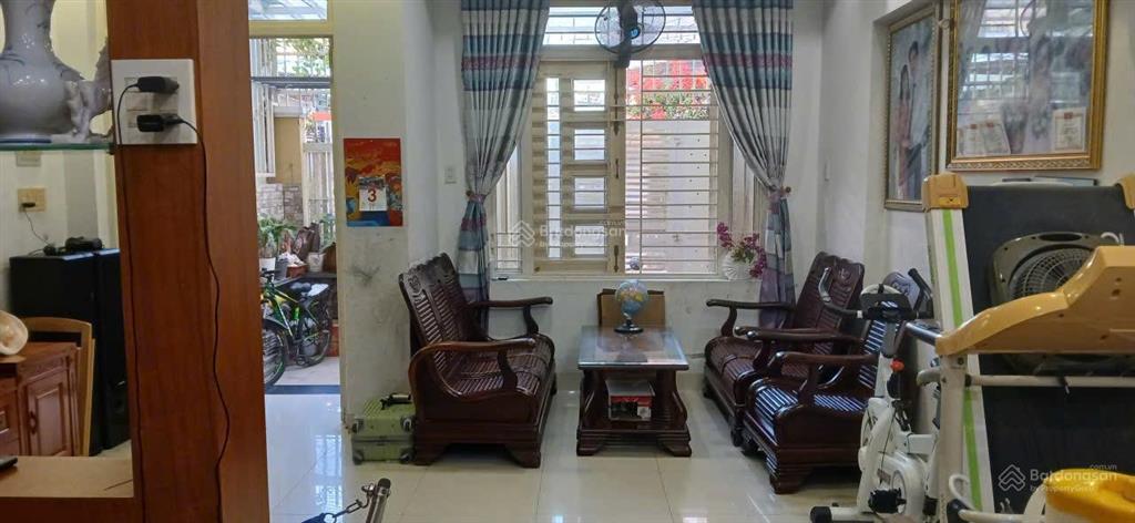 Bán nhà 2 tầng dt 75m2  giá 4,1 tỷ. tại vĩnh hải, nha trang. gần chợ vĩnh hải, gần biển, gần 2/4.