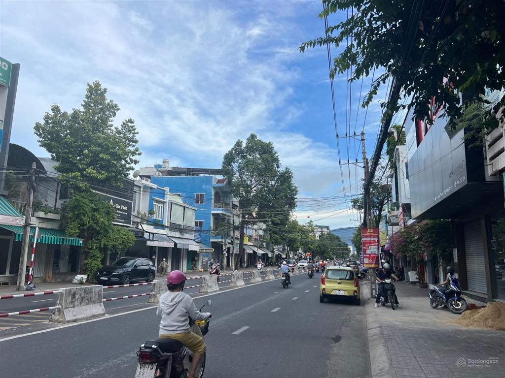Bán nhà 2 tầng kdbb, lê hồng phong, phước hải, nha trang, dt 190m2  h. đông  giá bán 18,5 tỷ.