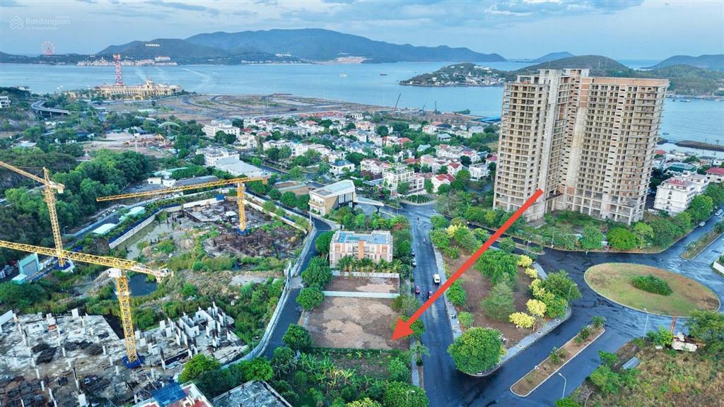 Cần bán đất dt 585m2 (ngang 18,3m)  giá 90 tr/m2. khu đô thị biển an viên, p. nam nha trang.