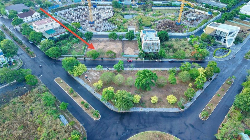 Cần bán đất dt 585m2 (ngang 18,3m)  giá 90 tr/m2. khu đô thị biển an viên, p. nam nha trang.