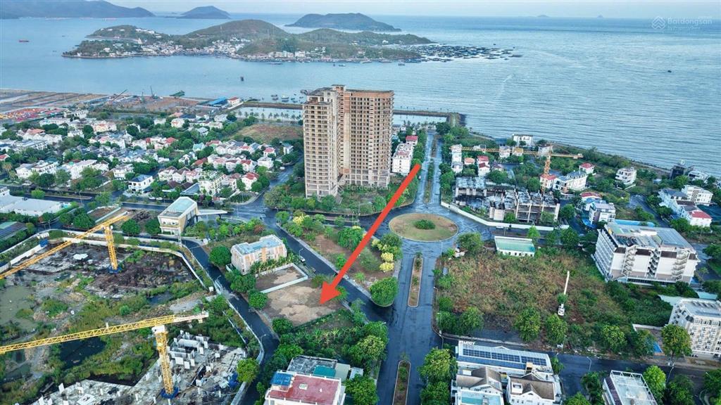 Cần bán đất dt 585m2 (ngang 18,3m)  giá 90 tr/m2. khu đô thị biển an viên, p. nam nha trang.